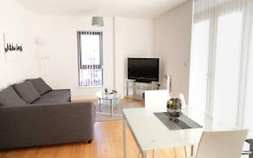 Serviced Apartment In Liverpool City Centre - Free Parking - Balcony - By Happy Days